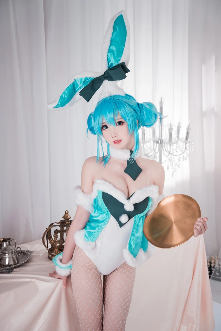 面饼仙儿《初音兔女郎》主题写真：17张全套美图