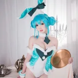 面饼仙儿《初音兔女郎》主题写真：17张全套美图