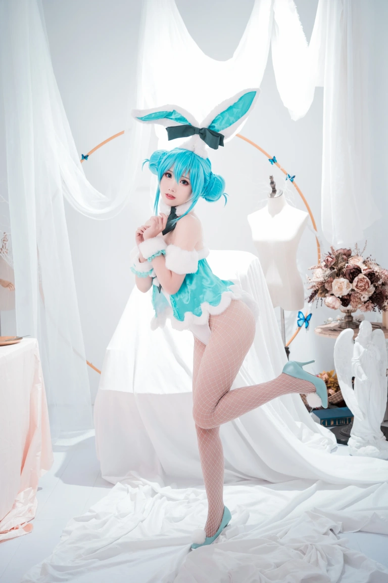 面饼仙儿《初音兔女郎》主题写真：17张全套美图