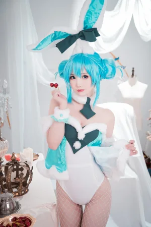 面饼仙儿《初音兔女郎》主题写真：17张全套美图
