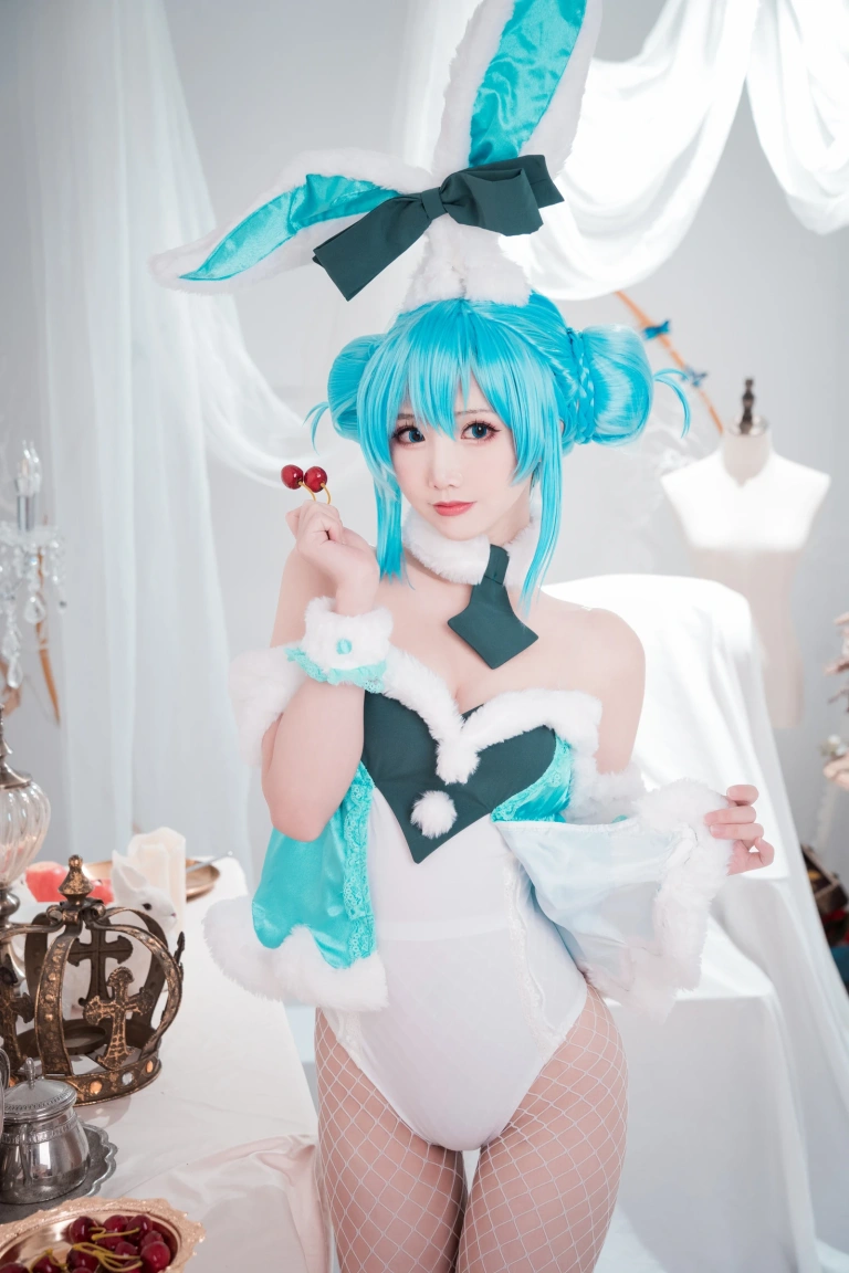 面饼仙儿《初音兔女郎》主题写真：17张全套美图