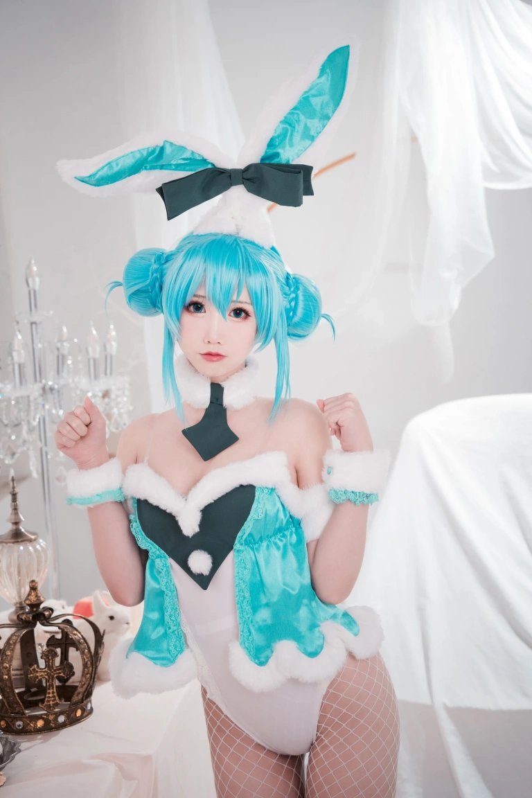 面饼仙儿《初音兔女郎》主题写真：17张全套美图