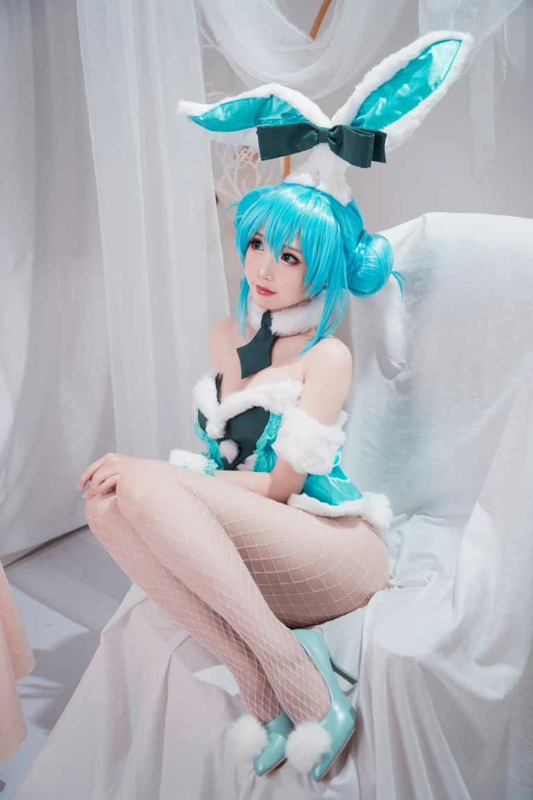 面饼仙儿《初音兔女郎》主题写真：17张全套美图