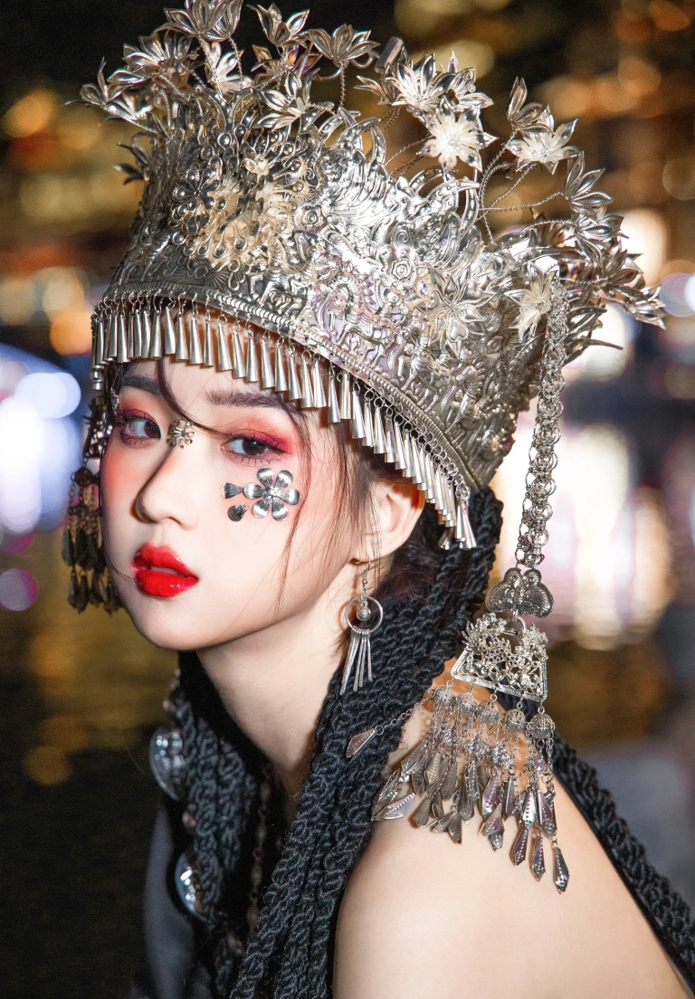瓦斯塔亚小龙虾《苗疆女子》主题写真：18张全套美图