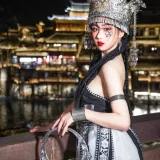 瓦斯塔亚小龙虾《苗疆女子》主题写真：18张全套美图