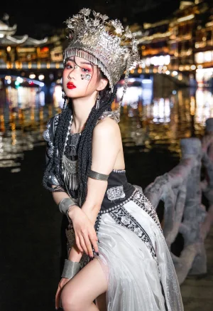 瓦斯塔亚小龙虾《苗疆女子》主题写真：18张全套美图