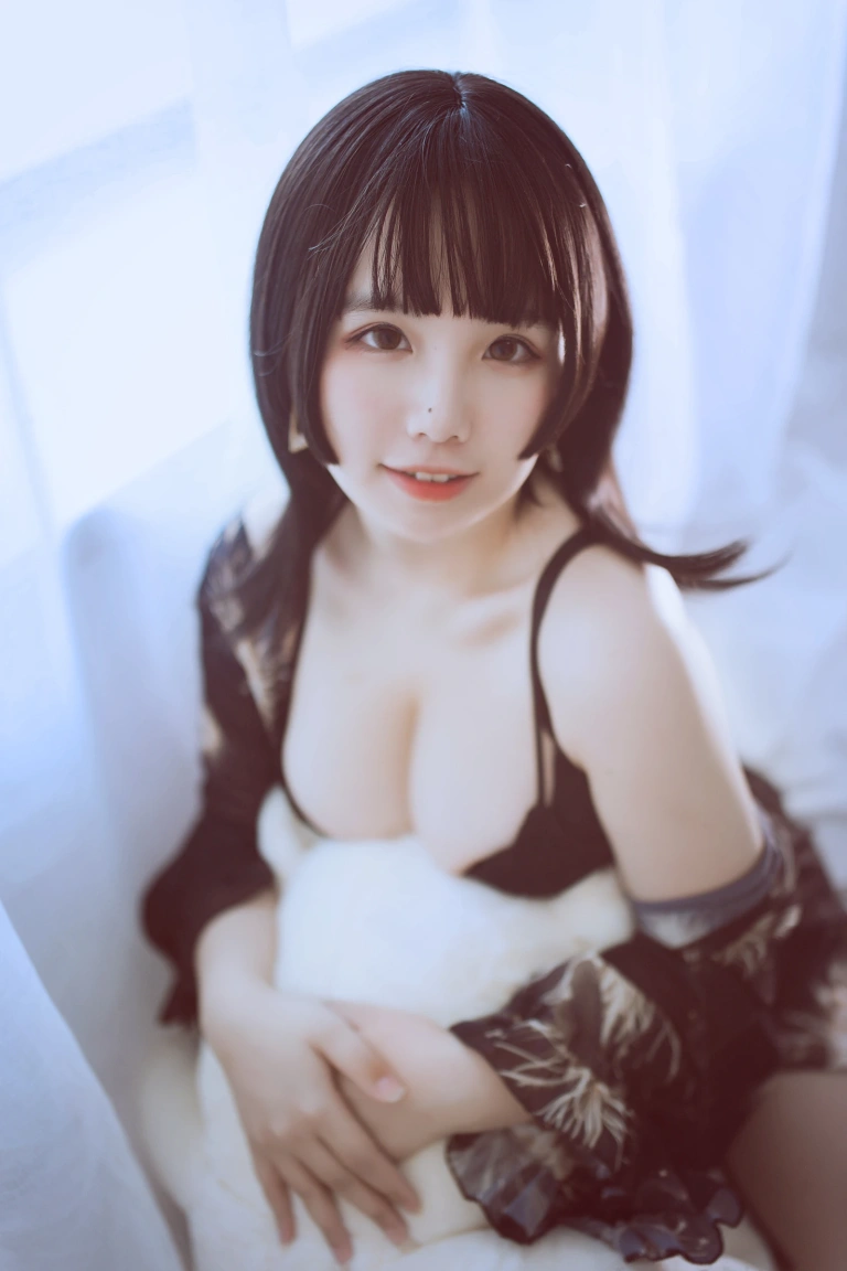 阿半今天很开心《黑色吊带》主题写真：23张全套美图