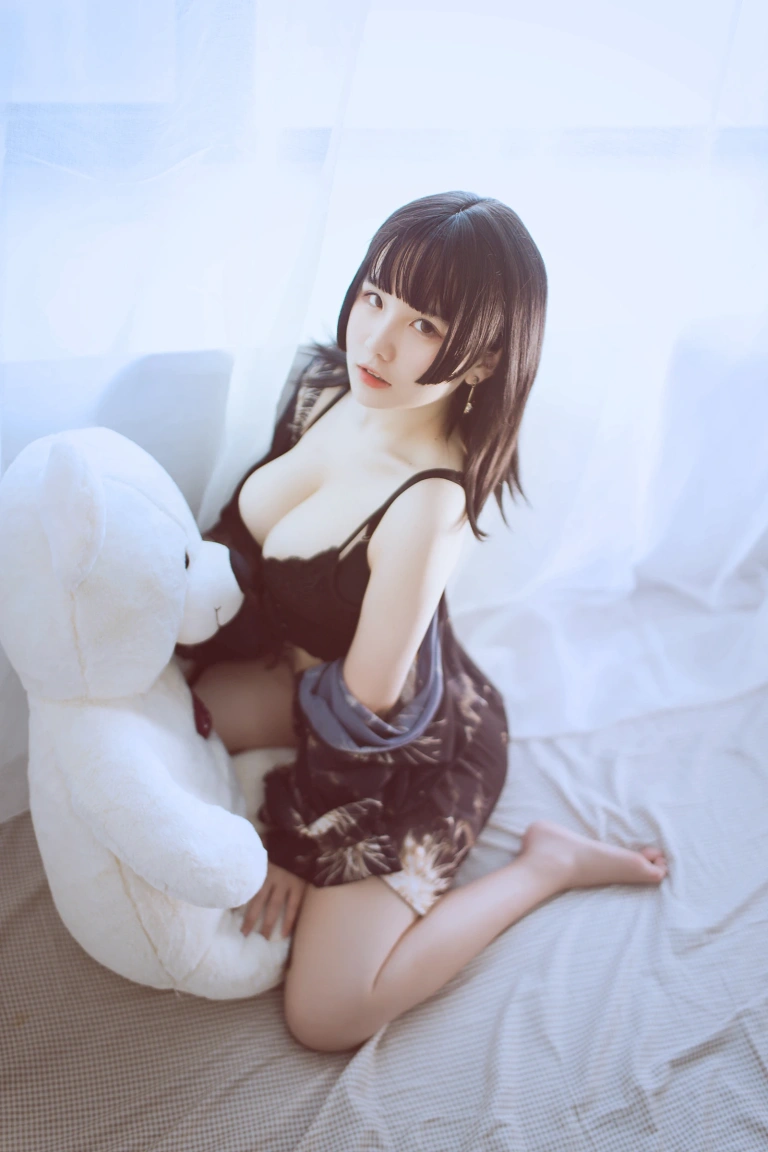 阿半今天很开心《黑色吊带》主题写真：23张全套美图