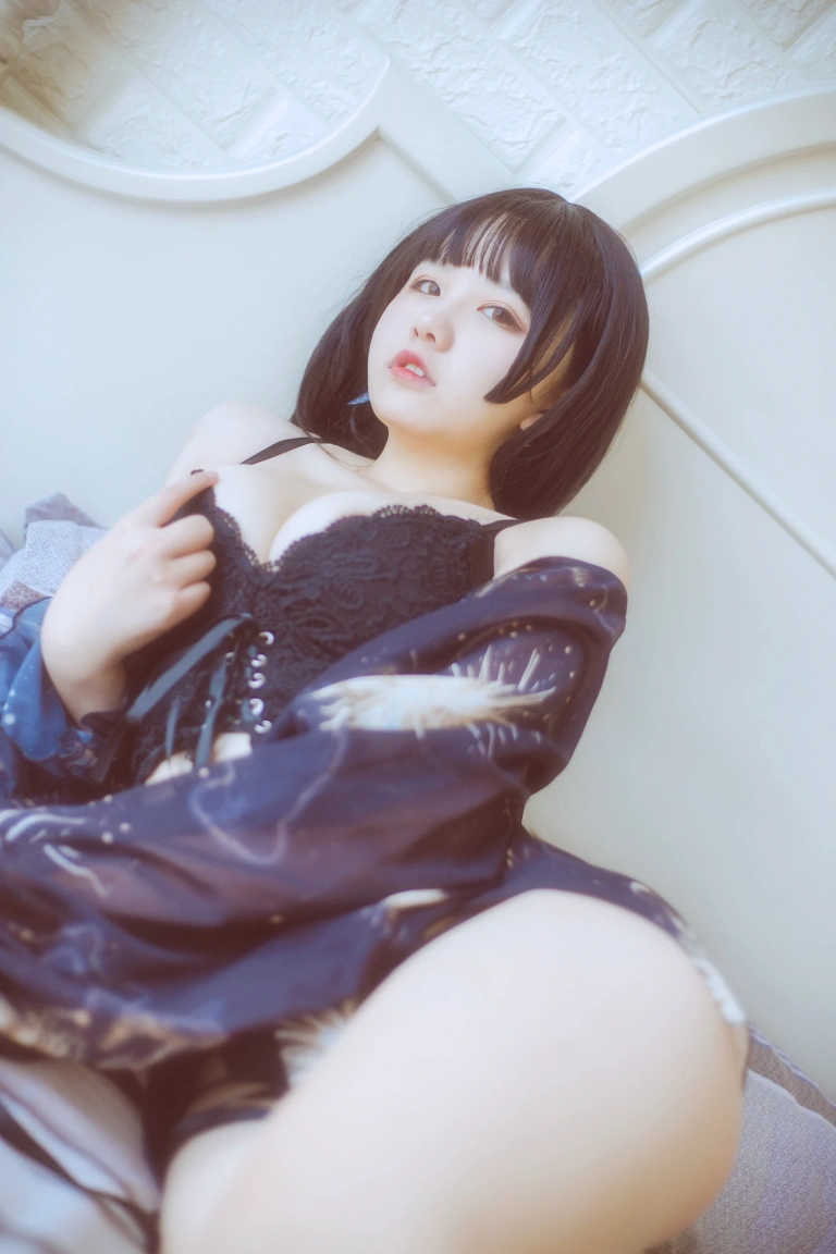 阿半今天很开心《黑色吊带》主题写真：23张全套美图