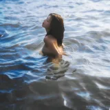 清青琴玖《搁浅》主题写真：23张全套美图
