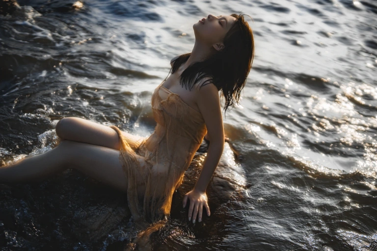清青琴玖《搁浅》主题写真：23张全套美图