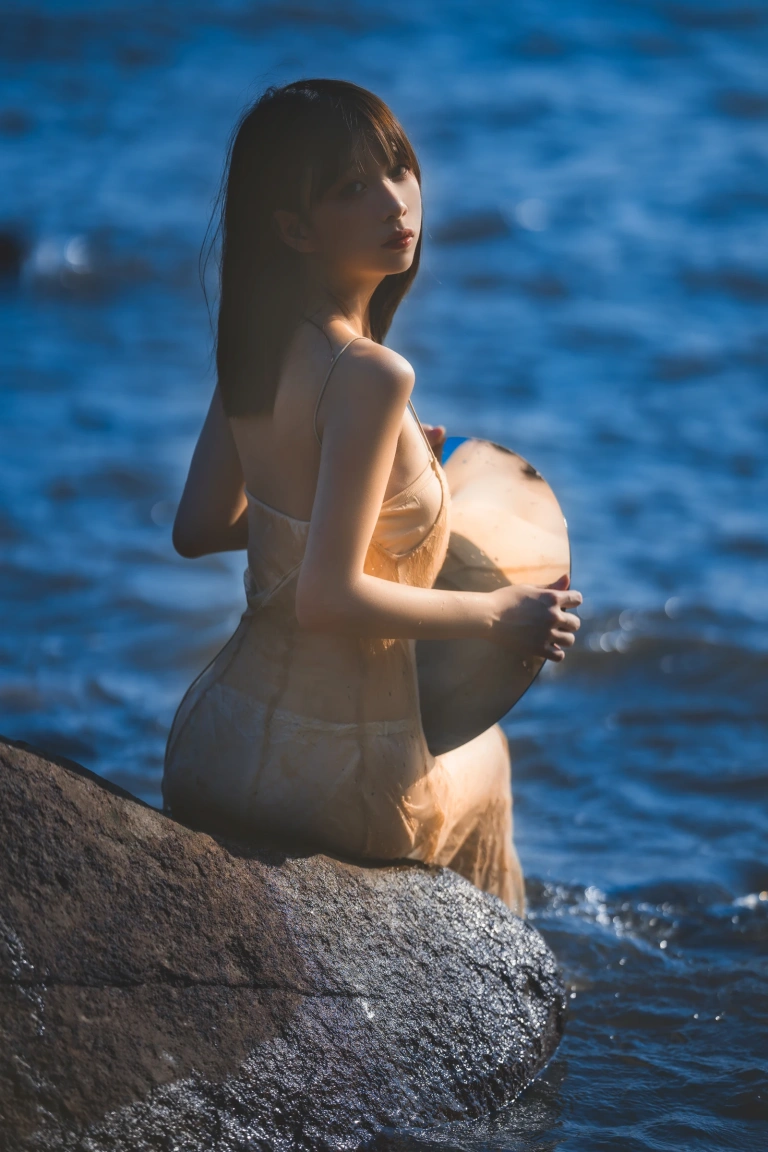 清青琴玖《搁浅》主题写真：23张全套美图