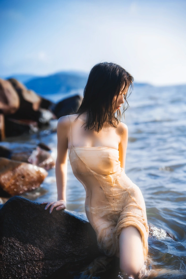 清青琴玖《搁浅》主题写真：23张全套美图