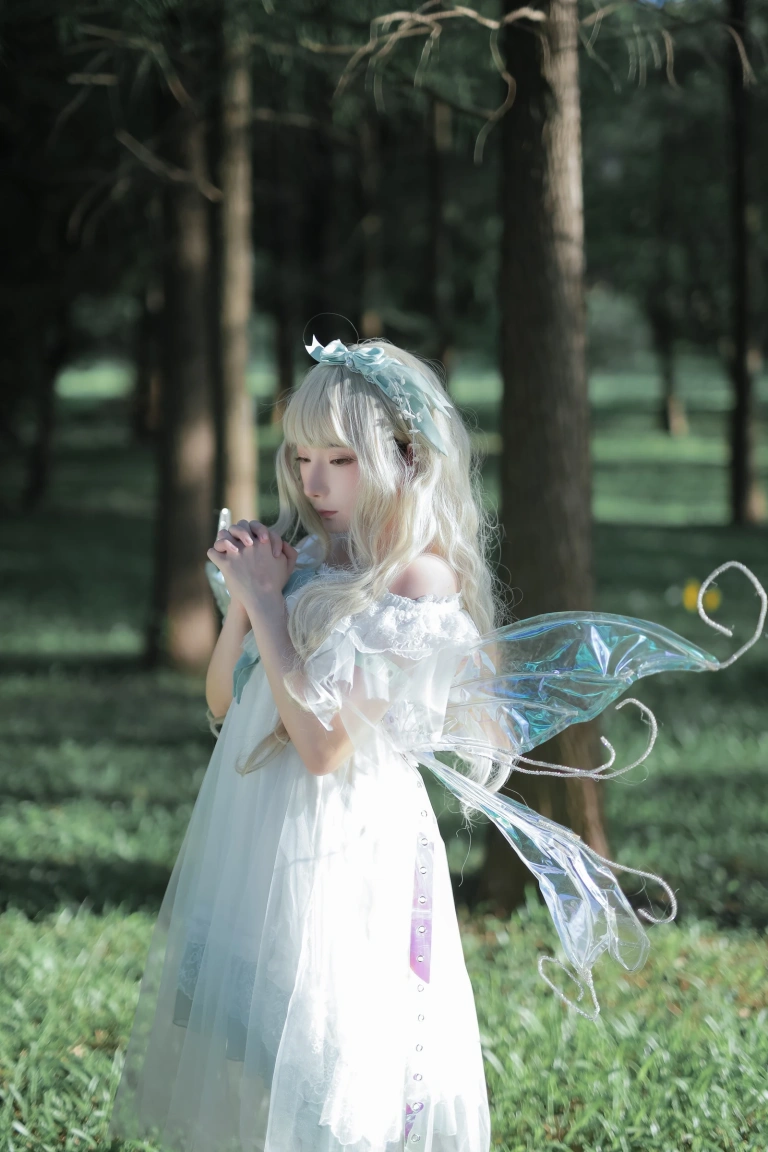 是三不是世《林中精灵》主题写真：27张全套美图