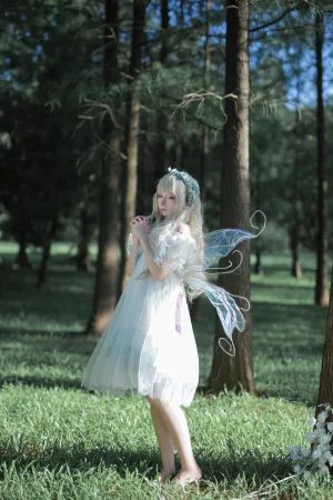 是三不是世《林中精灵》主题写真：27张全套美图