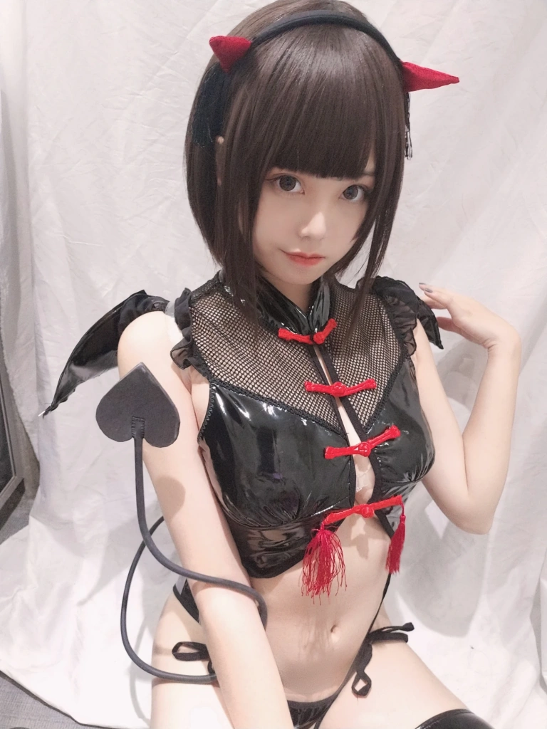 蜜汁猫裘《小恶魔自拍》主题写真：28张全套美图