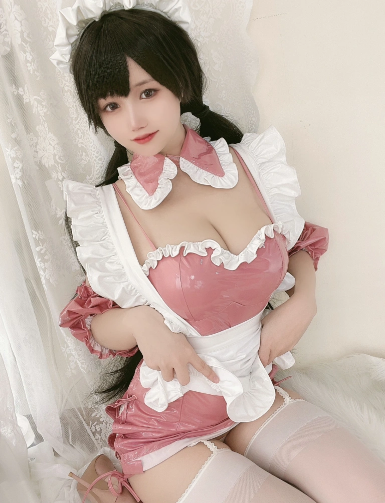小仓千代《粉色漆皮女仆》主题写真：29张全套美图
