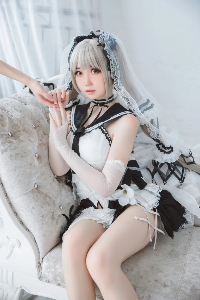 焖焖碳《可畏礼服》主题写真：33张全套美图