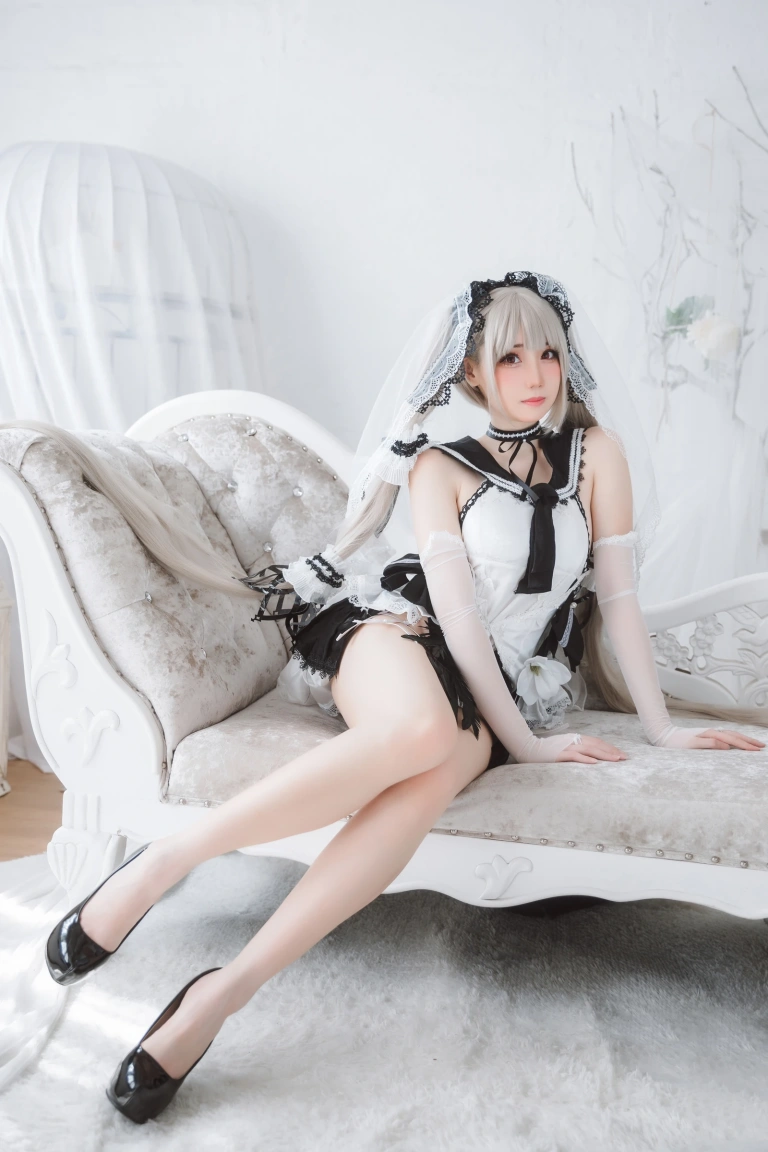 焖焖碳《可畏礼服》主题写真：33张全套美图