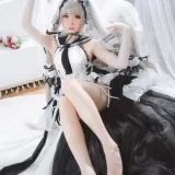 焖焖碳《可畏礼服》主题写真：33张全套美图