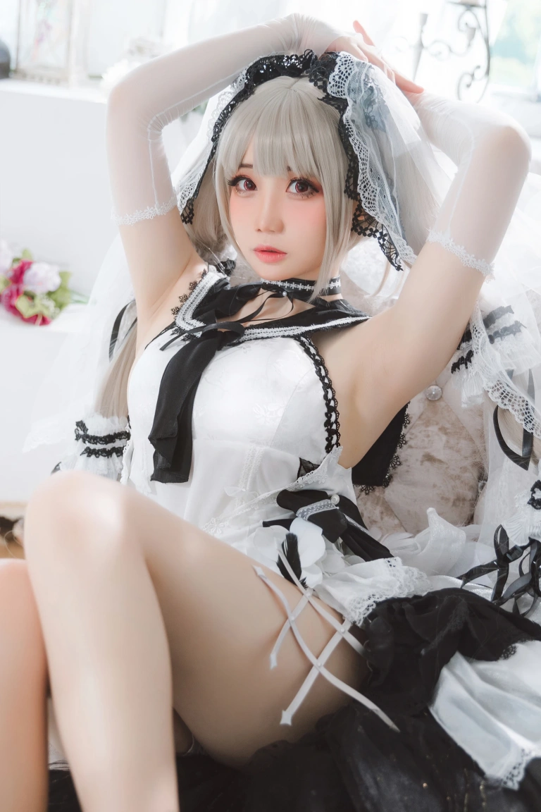 焖焖碳《可畏礼服》主题写真：33张全套美图