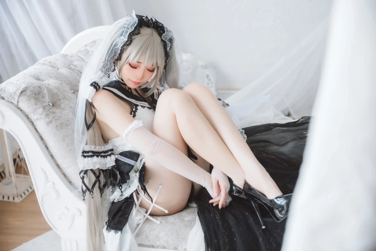 焖焖碳《可畏礼服》主题写真：33张全套美图
