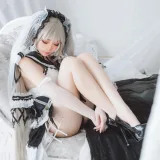 焖焖碳《可畏礼服》主题写真：33张全套美图