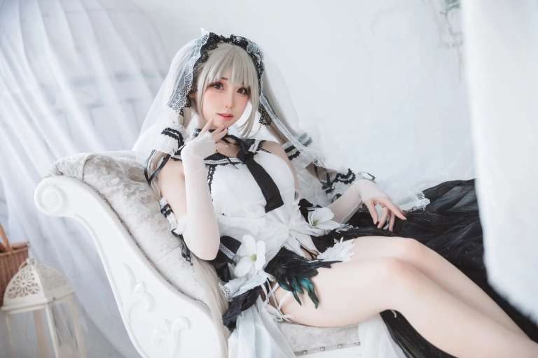 焖焖碳《可畏礼服》主题写真：33张全套美图