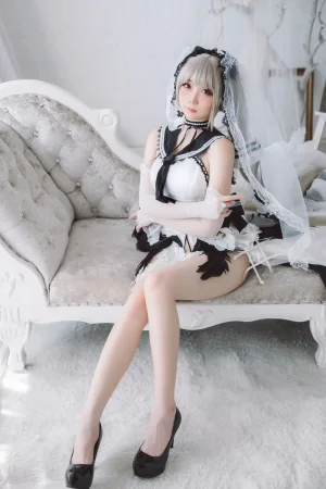 焖焖碳《可畏礼服》主题写真：33张全套美图