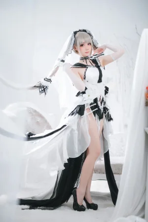 焖焖碳《可畏礼服》主题写真：33张全套美图