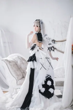 焖焖碳《可畏礼服》主题写真：33张全套美图