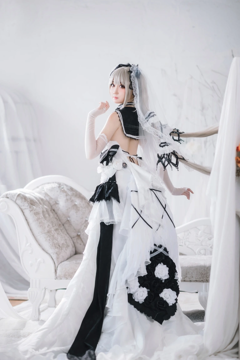 焖焖碳《可畏礼服》主题写真：33张全套美图