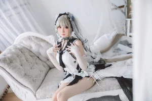 焖焖碳《可畏礼服》主题写真：33张全套美图