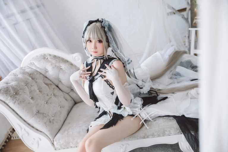 焖焖碳《可畏礼服》主题写真：33张全套美图