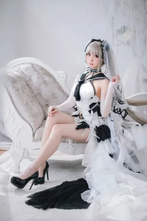 焖焖碳《可畏礼服》主题写真：33张全套美图
