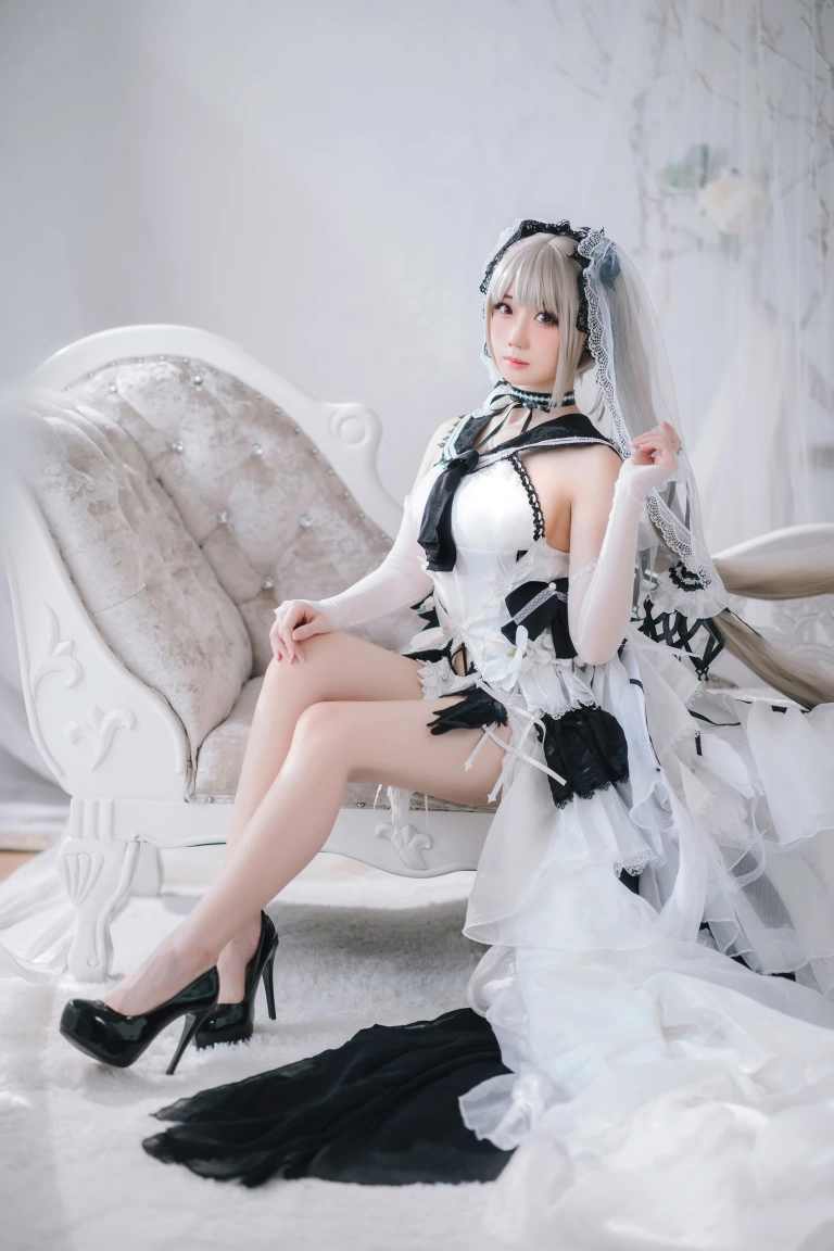 焖焖碳《可畏礼服》主题写真：33张全套美图