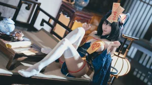 三無人型《华甲僵尸》主题写真：34张全套美图