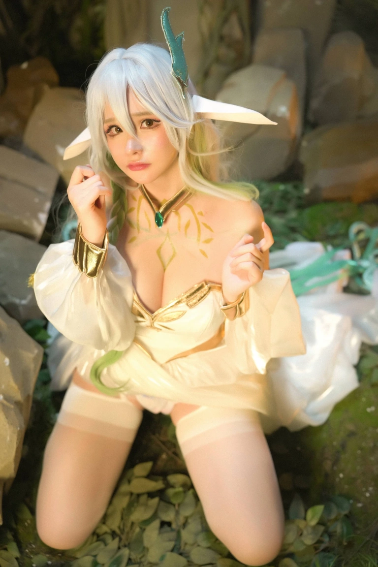 前羽《大慈树王》主题写真：40张全套美图