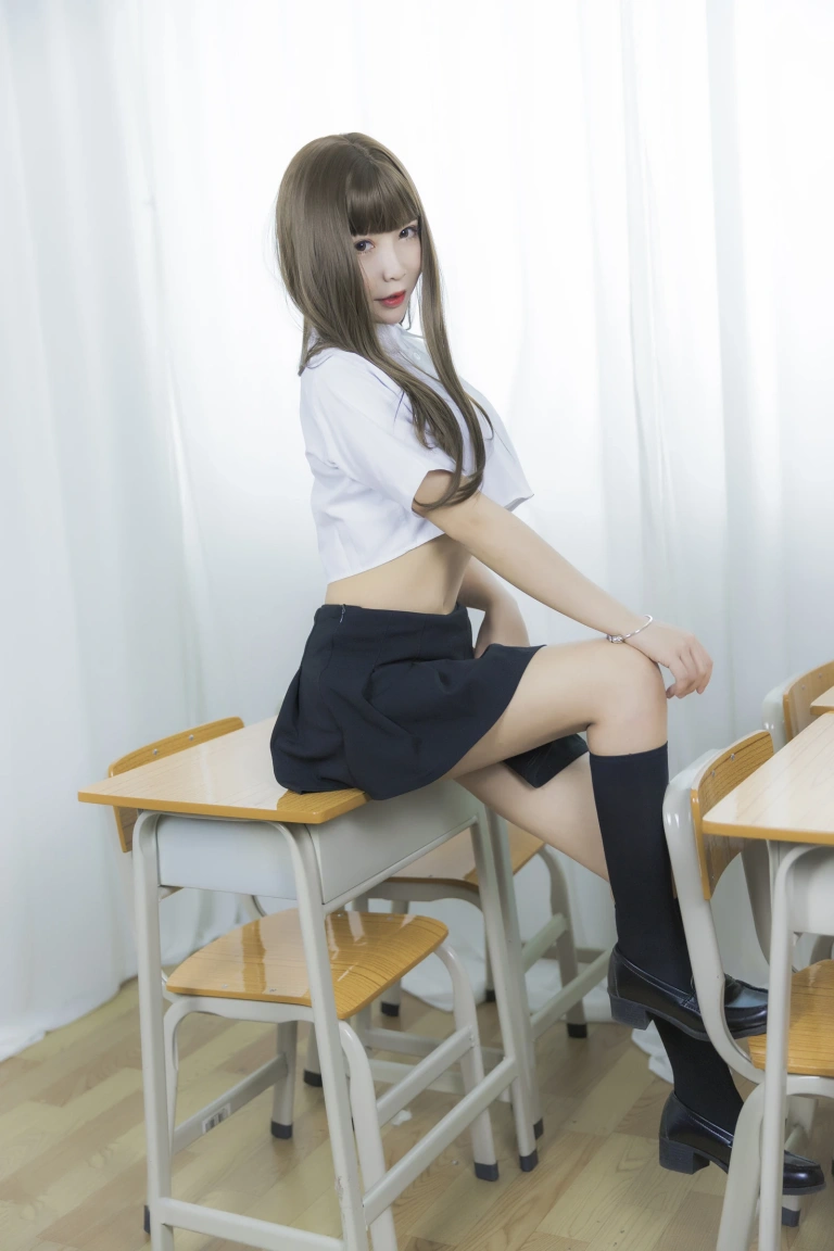 抱走莫子《等你下课》主题写真：42张全套美图