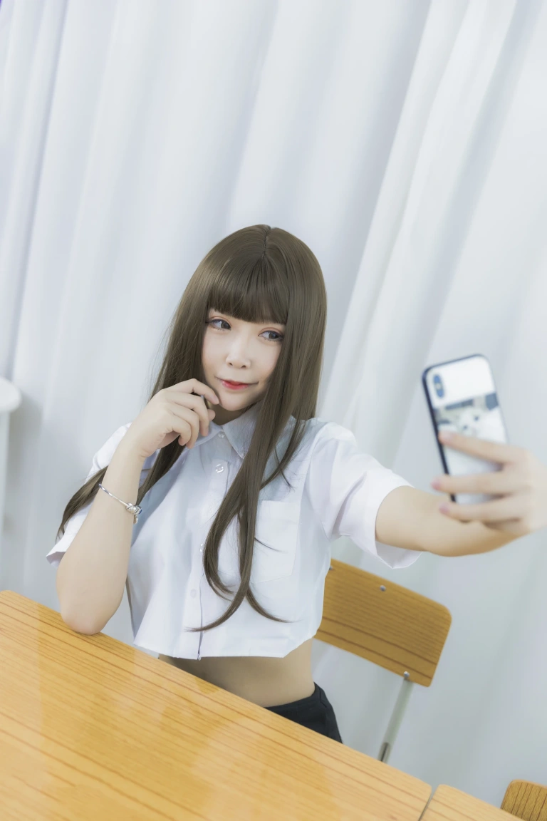 抱走莫子《等你下课》主题写真：42张全套美图