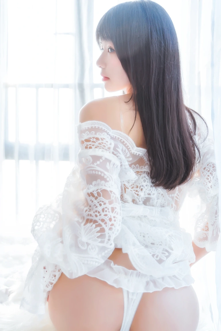 桜桃喵《初雪》主题写真：45张全套美图