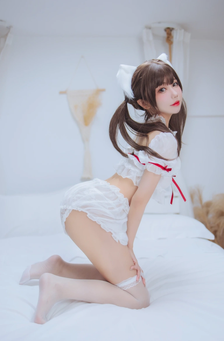 仙女月《白猫少女》主题写真：50张全套美图