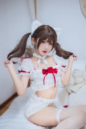 仙女月《白猫少女》主题写真：50张全套美图