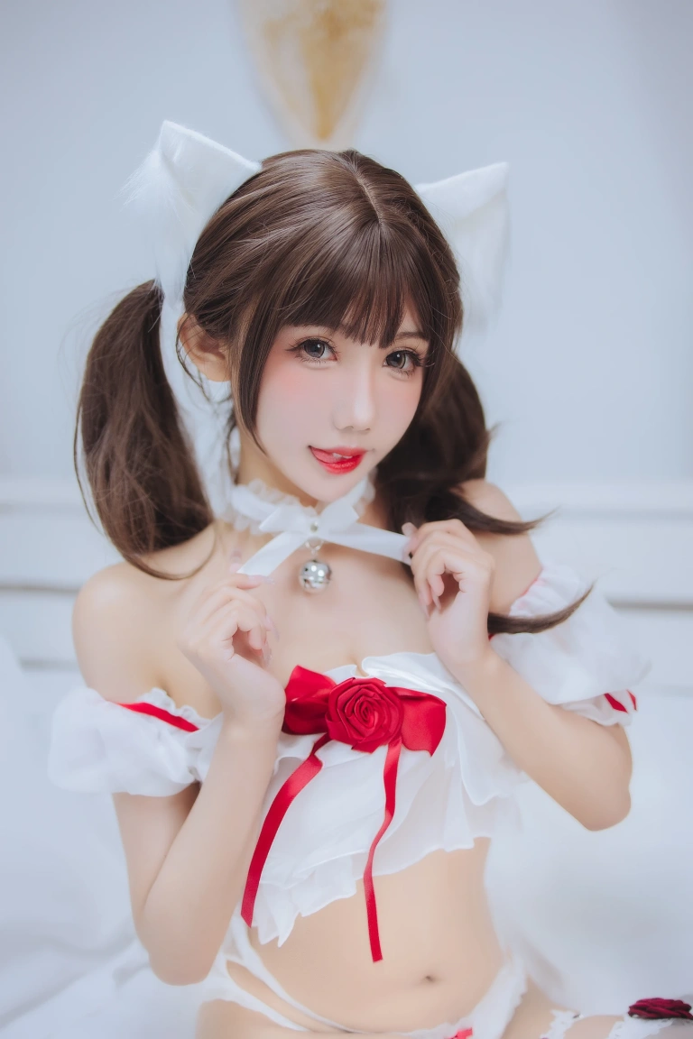 仙女月《白猫少女》主题写真：50张全套美图