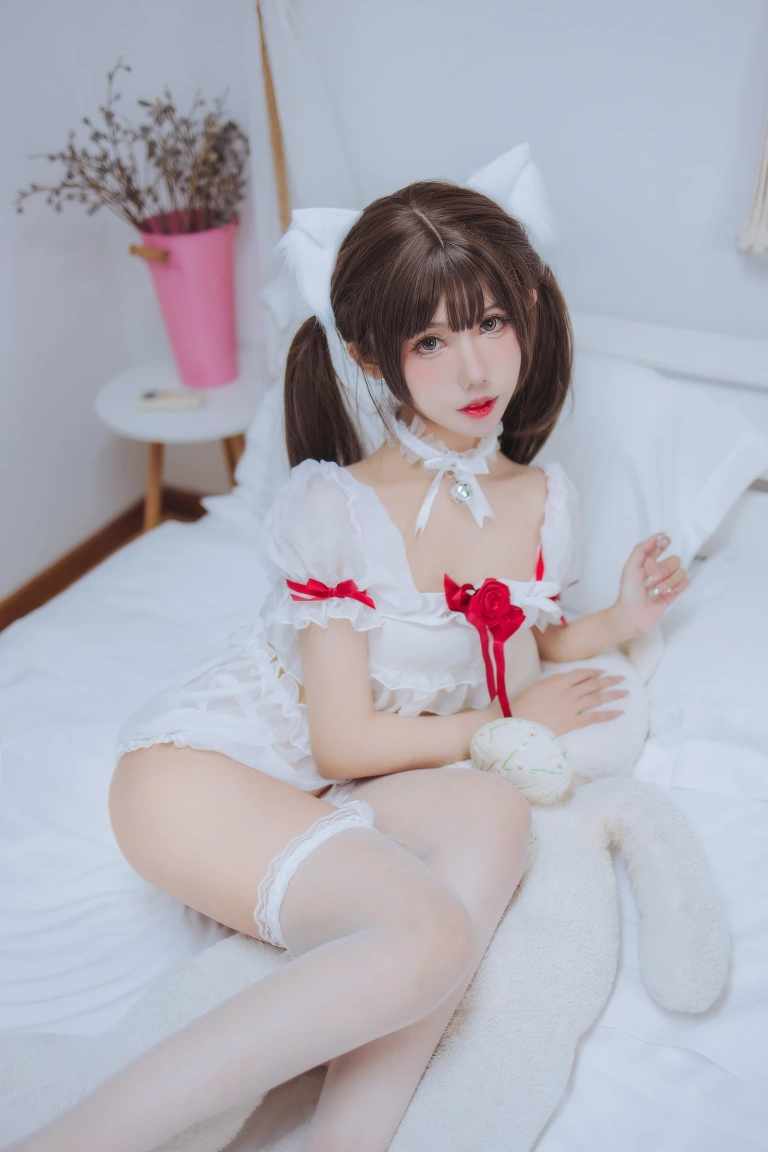 仙女月《白猫少女》主题写真：50张全套美图