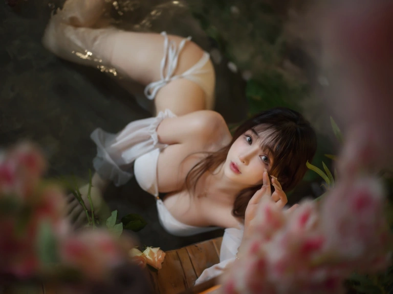 叉子宝宝《温泉》主题写真：53张全套美图