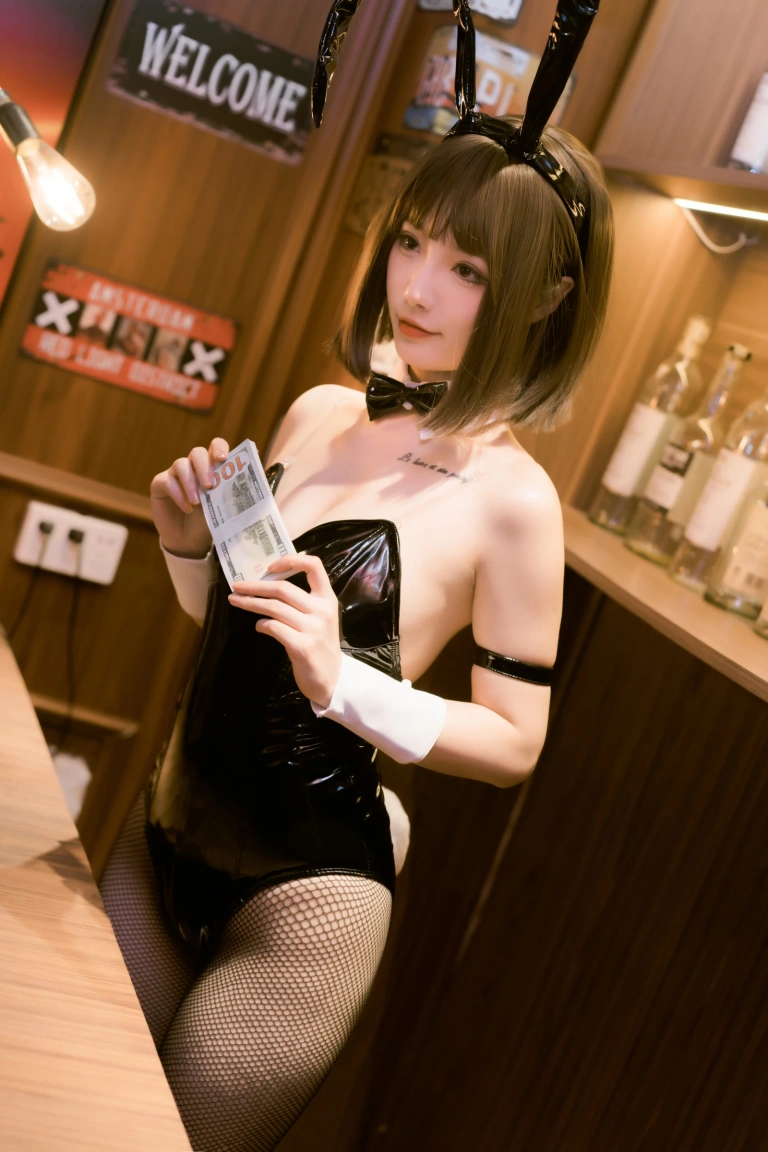 桃良阿宅《秘密交易》主题写真：53张全套美图