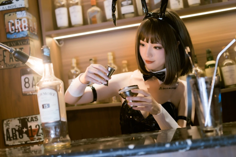 桃良阿宅《秘密交易》主题写真：53张全套美图