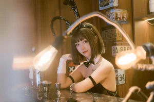 桃良阿宅《秘密交易》主题写真：53张全套美图