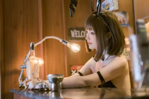 桃良阿宅《秘密交易》主题写真：53张全套美图